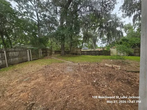 108 Beechwood Street Lake Jackson TX 77566