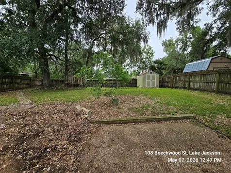 108 Beechwood Street Lake Jackson TX 77566