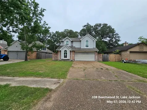 108 Beechwood Street Lake Jackson TX 77566