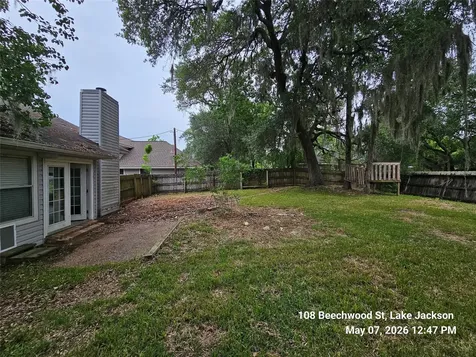 108 Beechwood Street Lake Jackson TX 77566