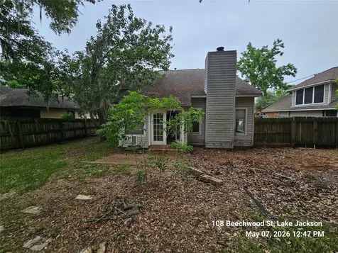 108 Beechwood Street Lake Jackson TX 77566