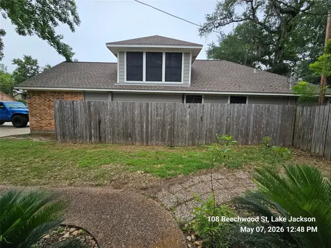 108 Beechwood Street Lake Jackson TX 77566