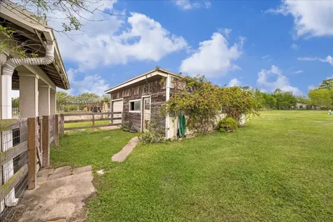 301 Westfield Lane Friendswood TX 77546