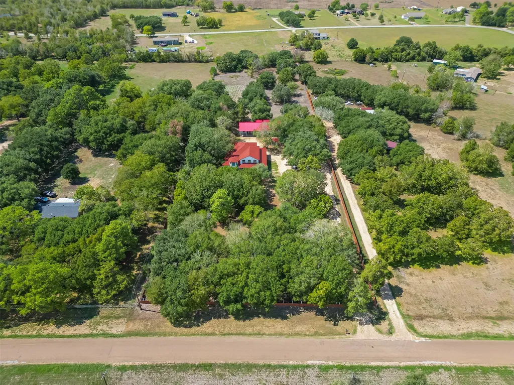 6121 County Road 225 Hungerford TX 77448
