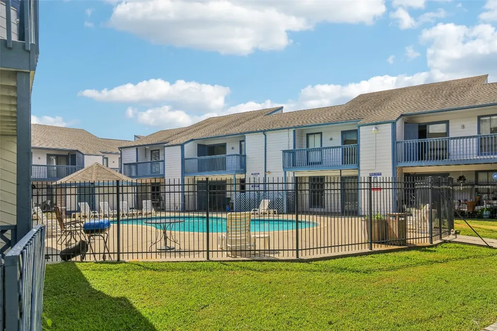 13151 Walden Road 206 Montgomery TX 77356