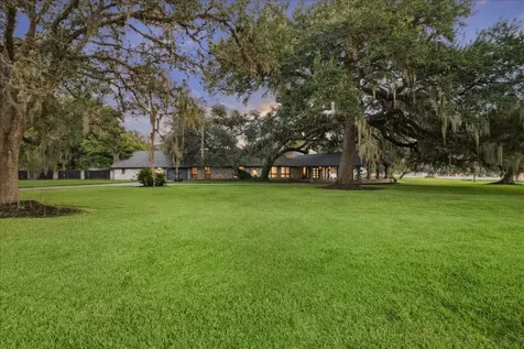 1717 S Columbia Drive West Columbia TX 77486