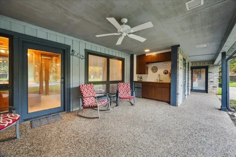 1717 S Columbia Drive West Columbia TX 77486