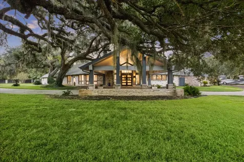 1717 S Columbia Drive West Columbia TX 77486
