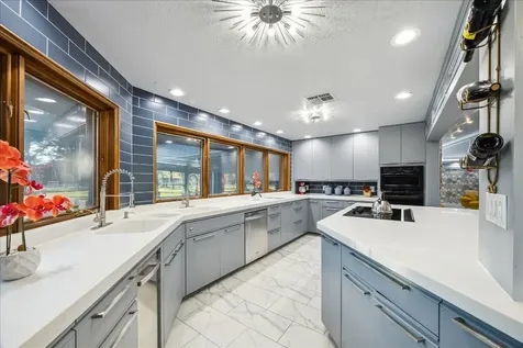 1717 S Columbia Drive West Columbia TX 77486