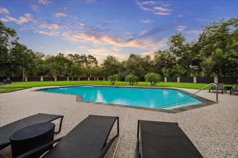1717 S Columbia Drive West Columbia TX 77486