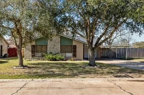 102 Lottie Lane Friendswood TX 77546