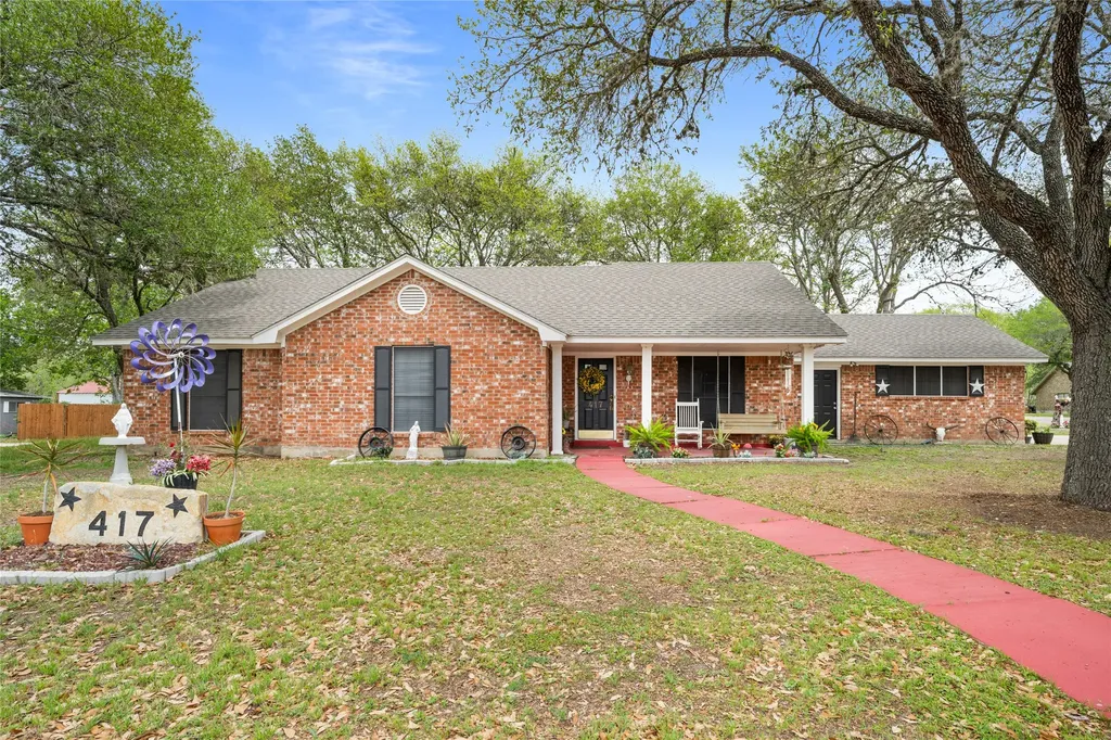417 S Faires Flatonia TX 78941