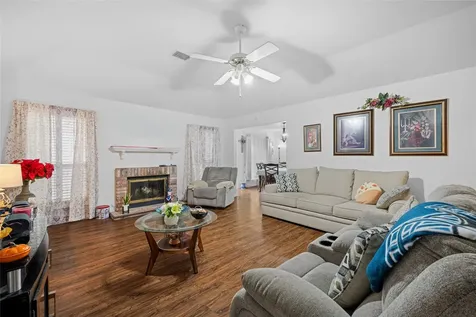 417 S Faires Flatonia TX 78941