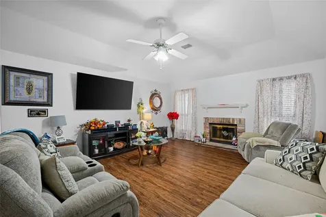 417 S Faires Flatonia TX 78941