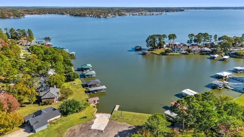 592 Lakefront Drive Onalaska TX 77360