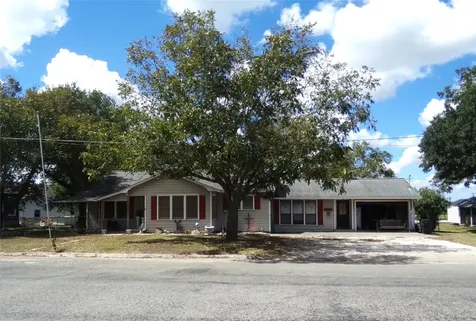 403 N West Street Weimar TX 78962