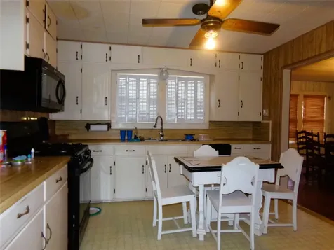 403 N West Street Weimar TX 78962