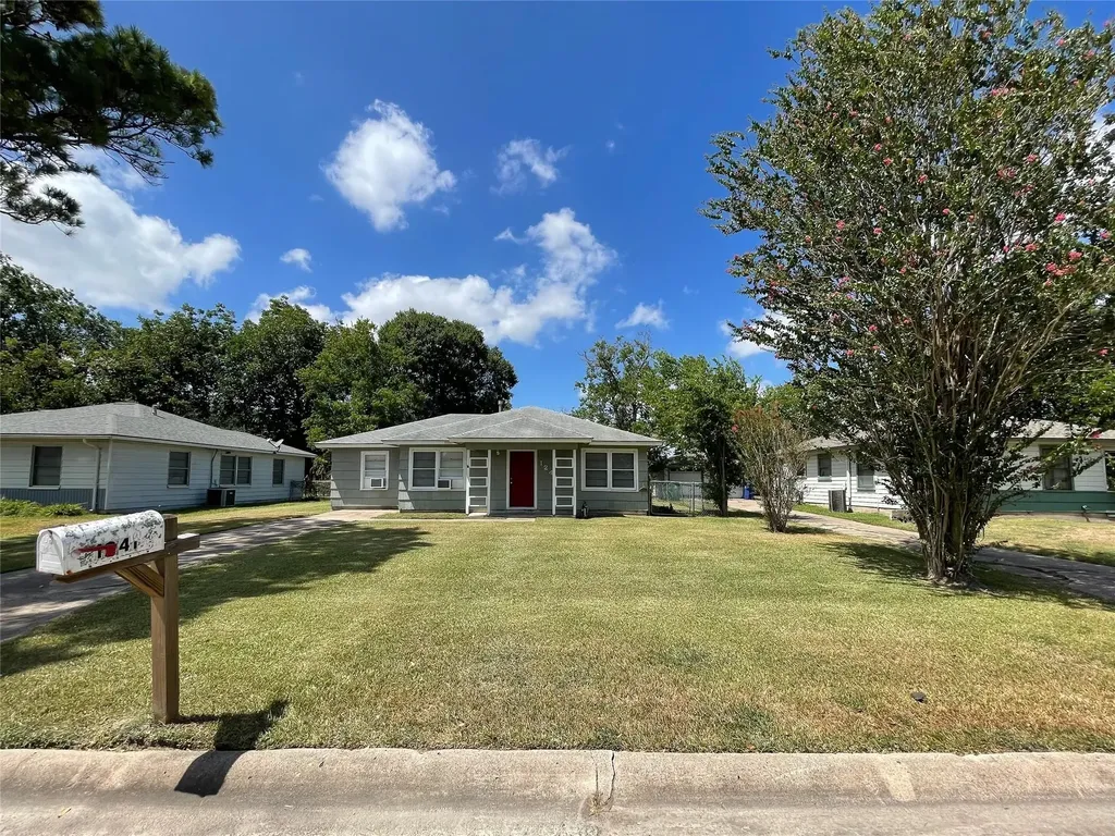 1241 Chevy Chase Drive Angleton TX 77515