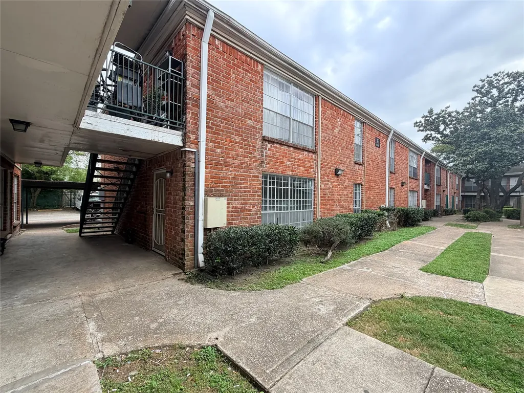 9201 Clarewood Drive 72 Houston TX 77036