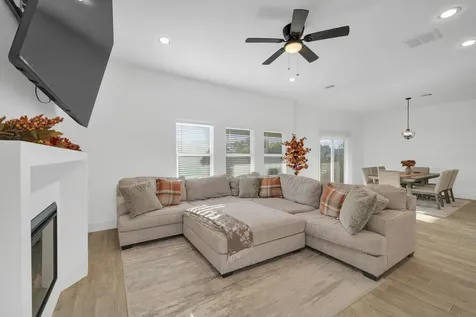 212 S Lobit Street La Porte TX 77571