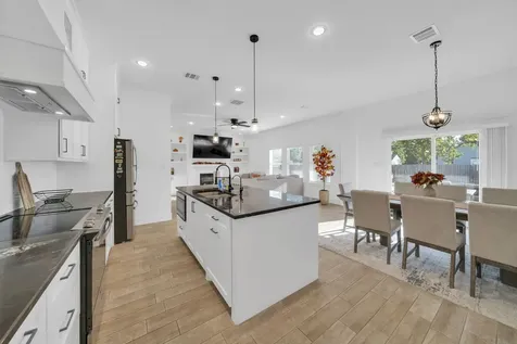 212 S Lobit Street La Porte TX 77571