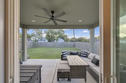 212 S Lobit Street La Porte TX 77571