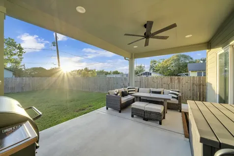 212 S Lobit Street La Porte TX 77571