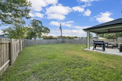 212 S Lobit Street La Porte TX 77571