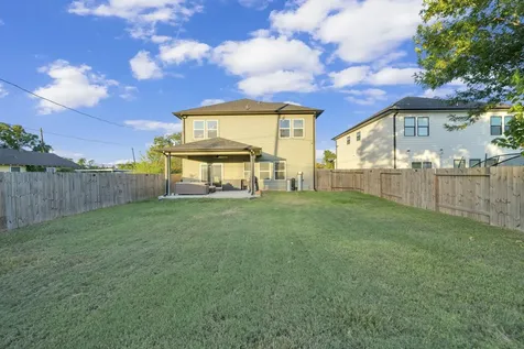 212 S Lobit Street La Porte TX 77571