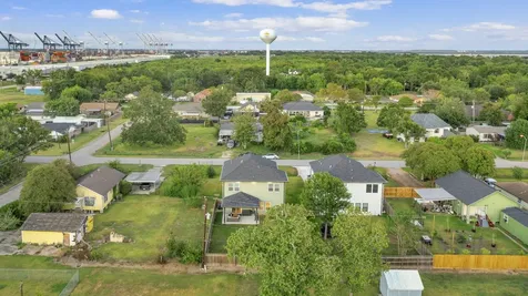212 S Lobit Street La Porte TX 77571