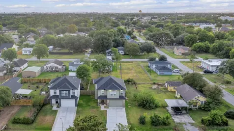 212 S Lobit Street La Porte TX 77571