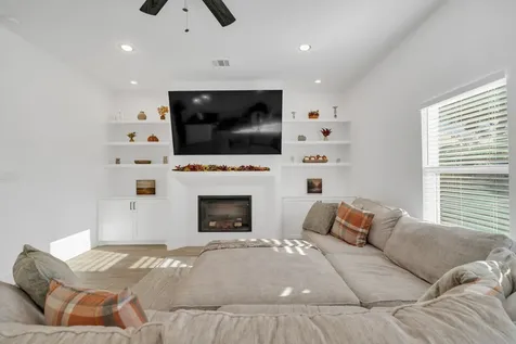 212 S Lobit Street La Porte TX 77571