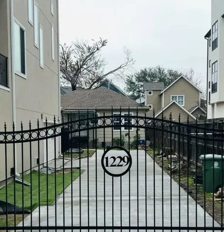 1229 W 21st Street Houston TX 77008