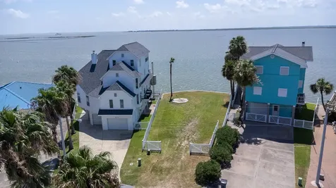 135 Isles End Road Tiki Island TX 77554