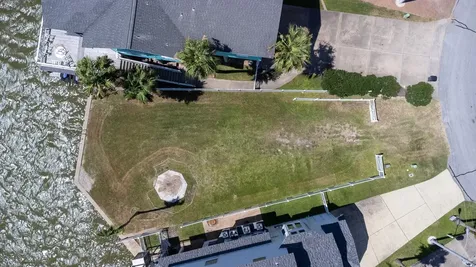 135 Isles End Road Tiki Island TX 77554