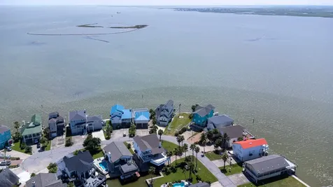 135 Isles End Road Tiki Island TX 77554