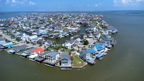 135 Isles End Road Tiki Island TX 77554
