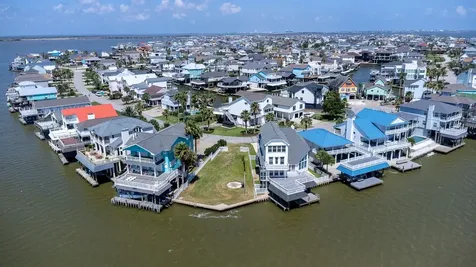 135 Isles End Road Tiki Island TX 77554