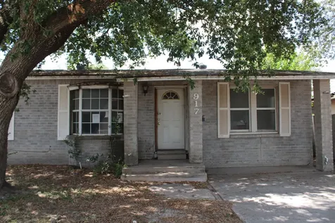 917 N Adams Street Alice TX 78332