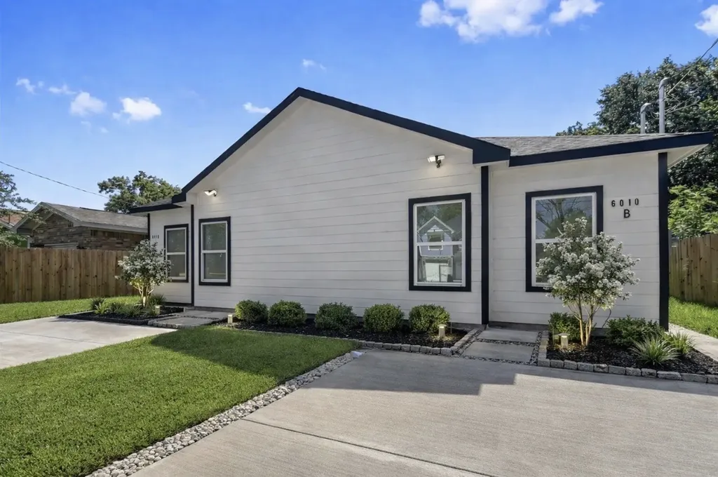 6010 Bobby Burns Street B Houston TX 77028