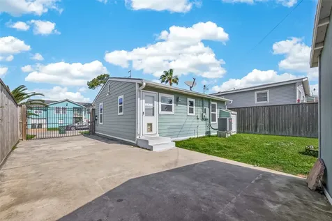 5721 Sylvia Drive Galveston TX 77551
