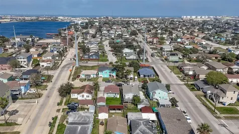 5721 Sylvia Drive Galveston TX 77551