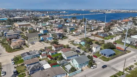 5721 Sylvia Drive Galveston TX 77551