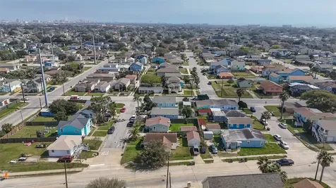 5721 Sylvia Drive Galveston TX 77551