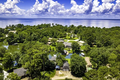 305 Lakeshore Drive Onalaska TX 77360