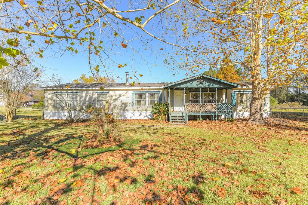 18 County Road 2236 Cleveland TX 77327