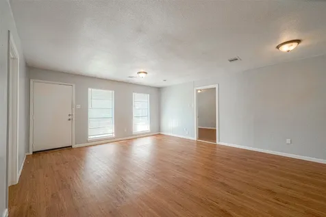 5619 Willow Glen Drive Houston TX 77033