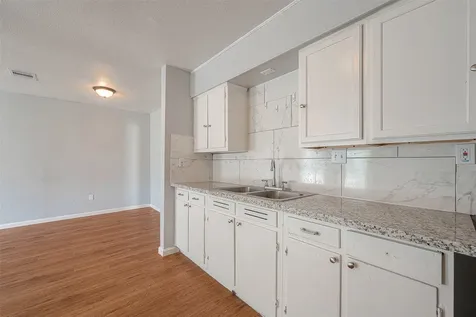 5619 Willow Glen Drive Houston TX 77033
