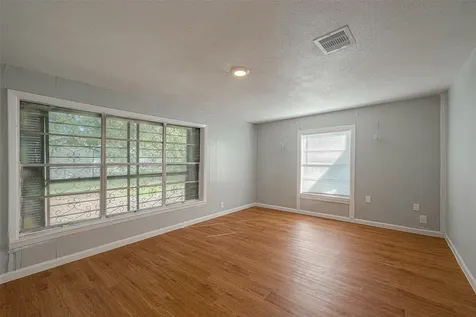 5619 Willow Glen Drive Houston TX 77033