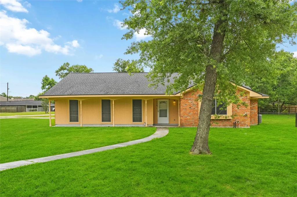 435 Rolling Wood Road Baytown TX 77520